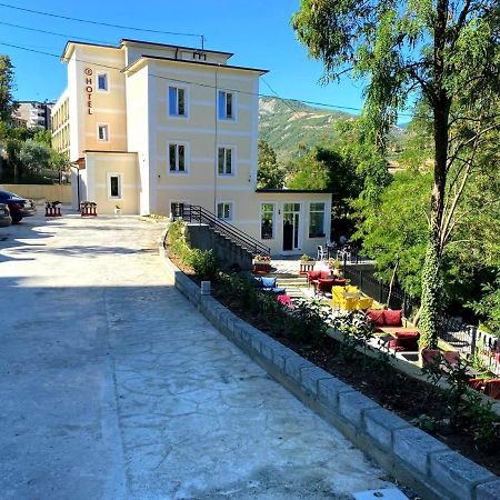 R Hotel Corovode Екстер'єр фото