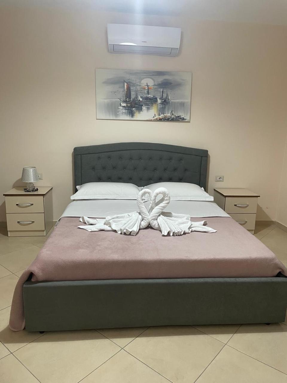 R Hotel Corovode Екстер'єр фото