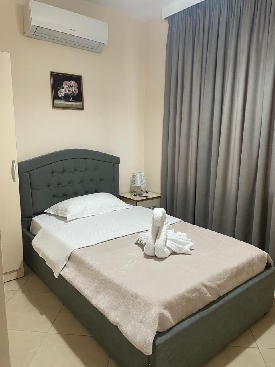 R Hotel Corovode Екстер'єр фото