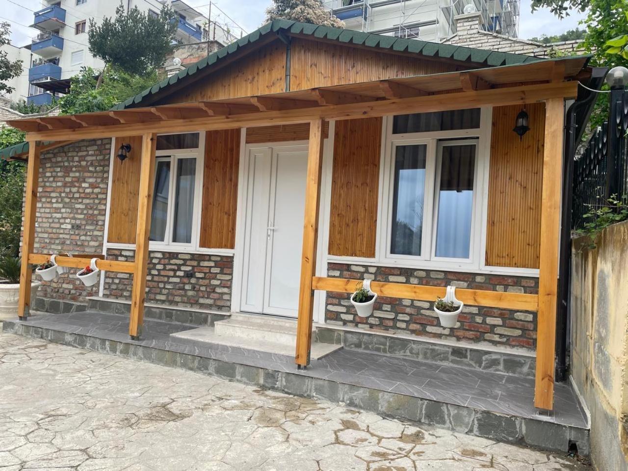 R Hotel Corovode Екстер'єр фото