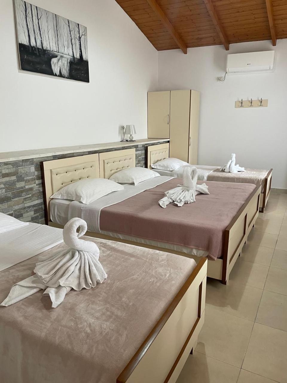 R Hotel Corovode Екстер'єр фото
