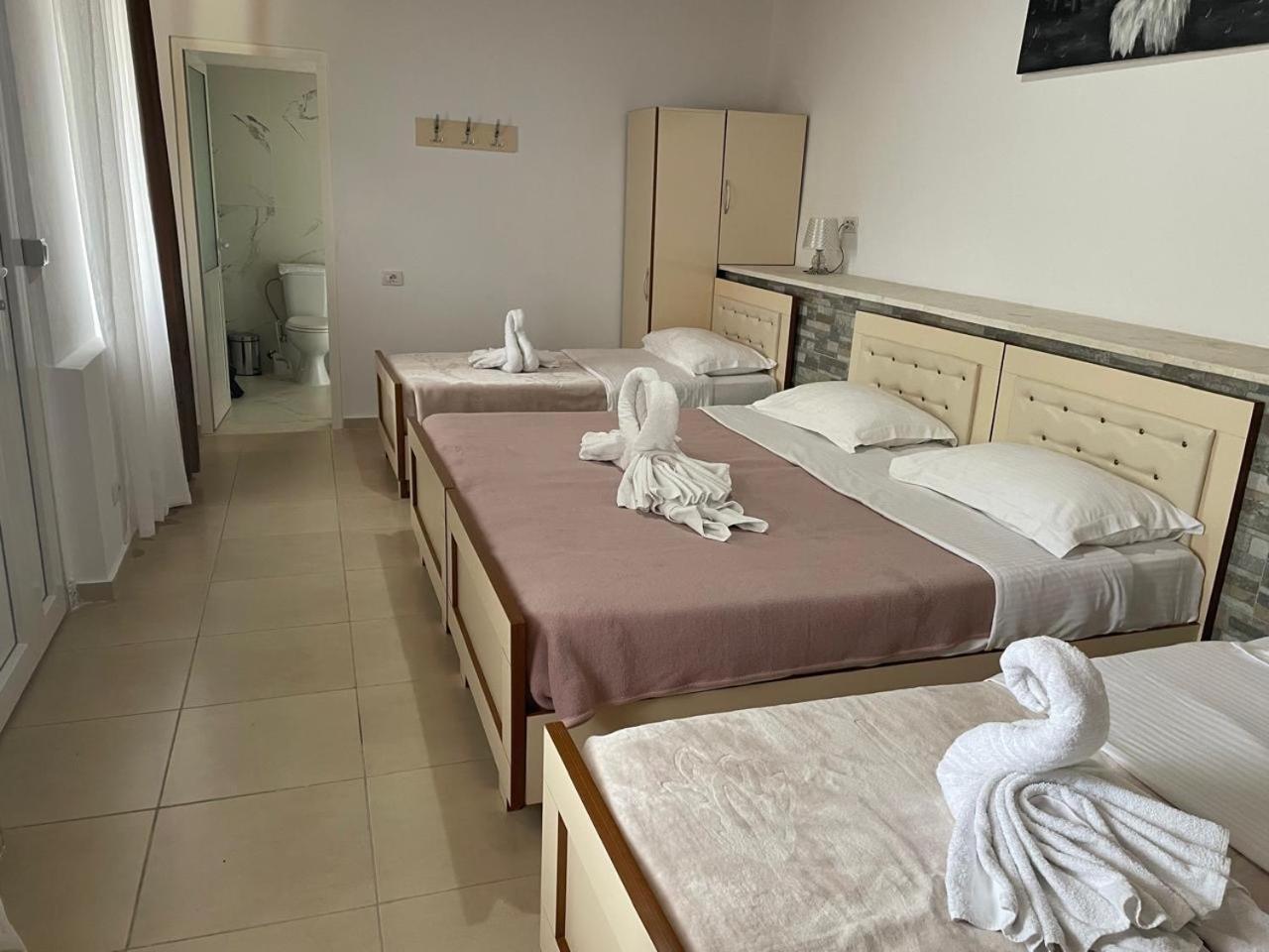 R Hotel Corovode Екстер'єр фото